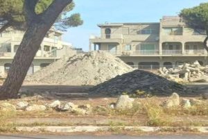 A_cerveteri_cumuli_di_macerie_