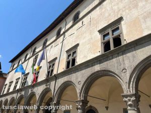 A_viterbo_uffici_comunali_aper