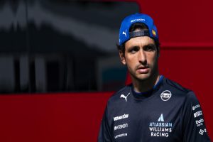Carlos_Sainz_difende_le_diffic