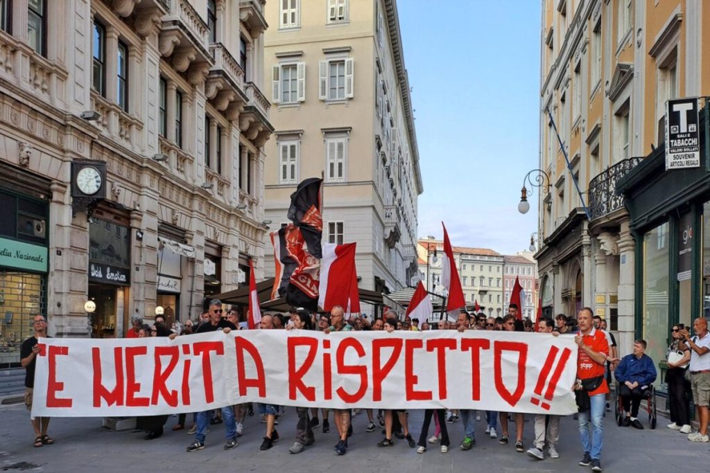 Centinaia_di_tifosi_della_trie