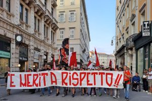 Centinaia_di_tifosi_della_trie