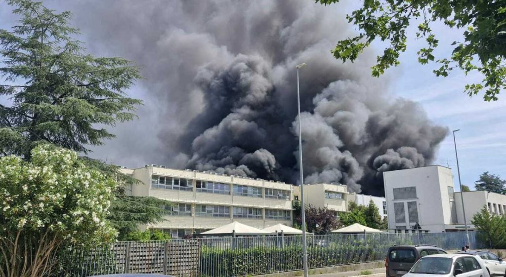 Incendio_al_tetto_dell%27univers