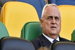 Lo_striscione_%22Lotito_libera_l