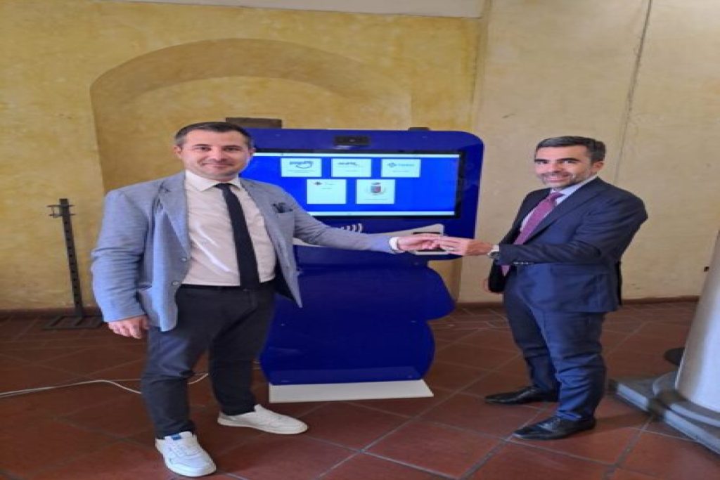 Totem_interattivo_a_Civita_Cas