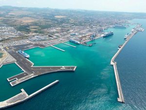Traffico_record_al_porto_di_ci