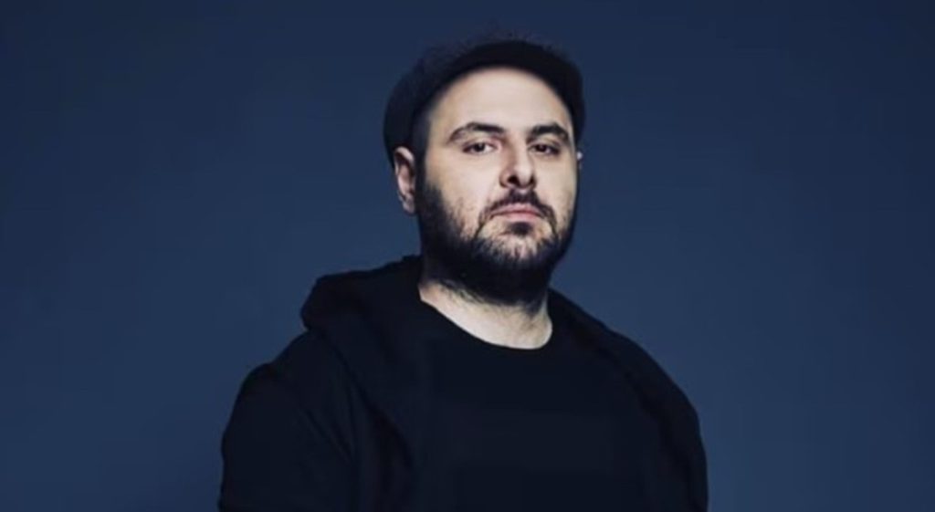 Un_ensemble_di_600_ragazzi_a_r
